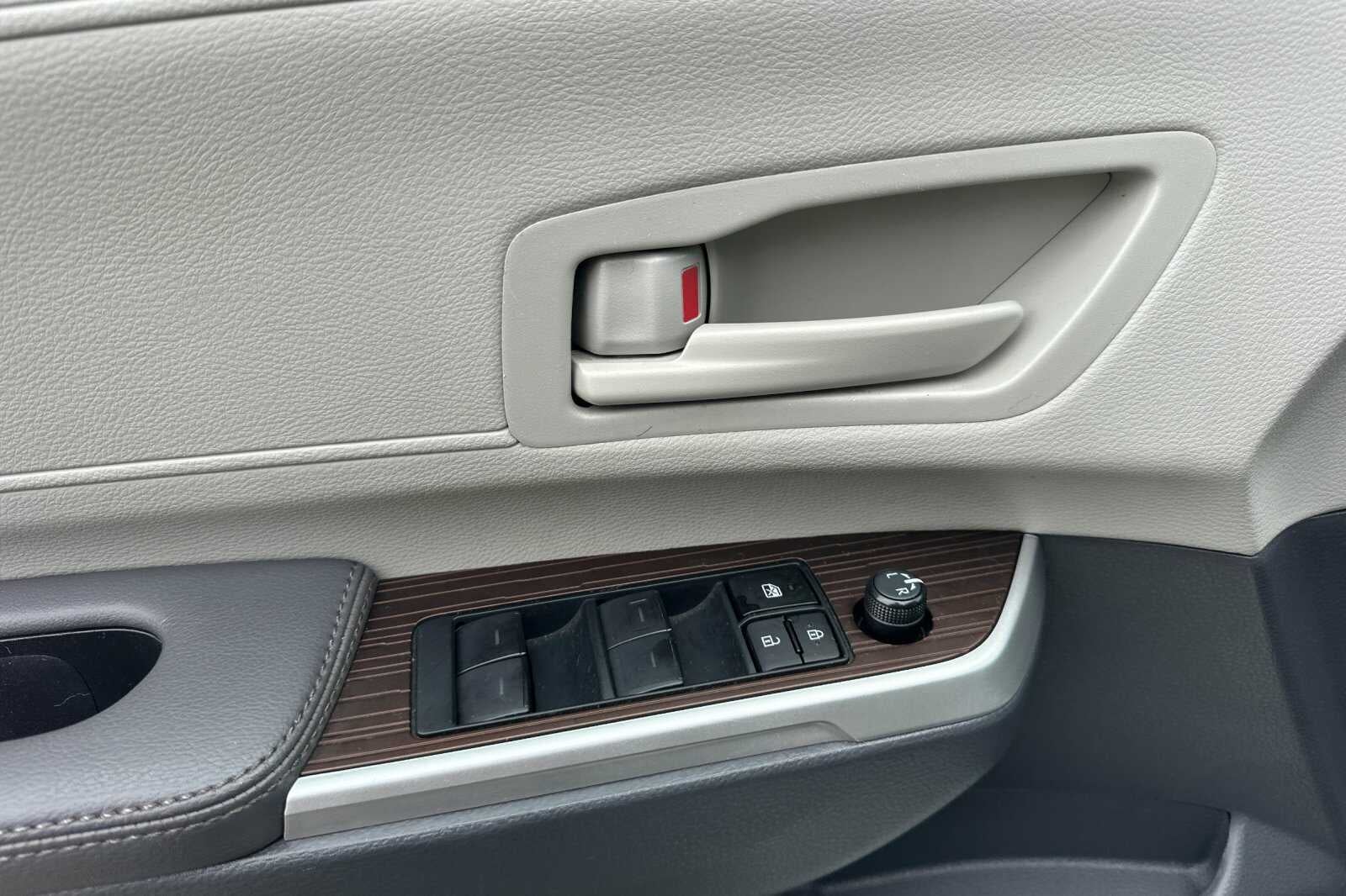 2024 Toyota Sienna LE