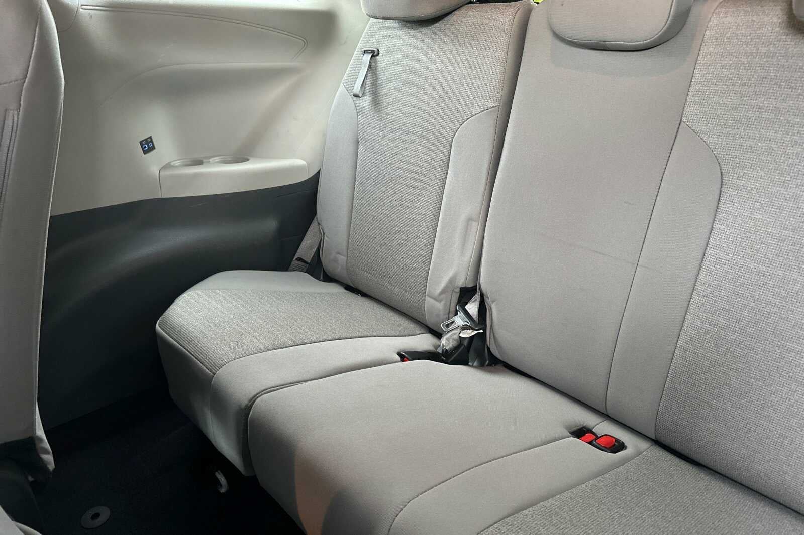 2024 Toyota Sienna LE