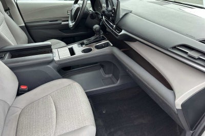 2024 Toyota Sienna LE
