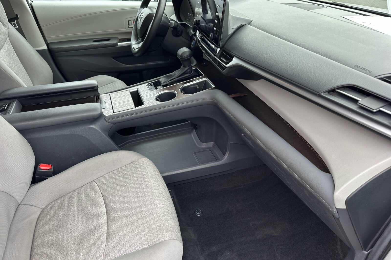 2024 Toyota Sienna LE