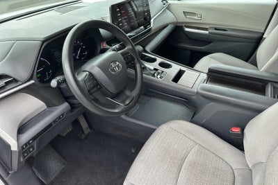 2024 Toyota Sienna LE