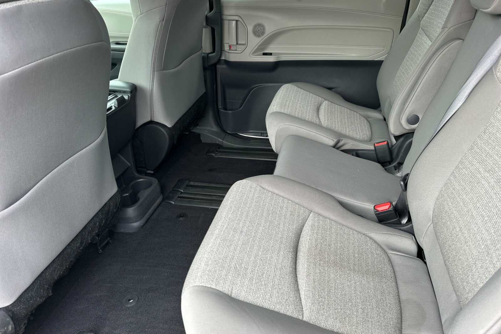 2024 Toyota Sienna LE