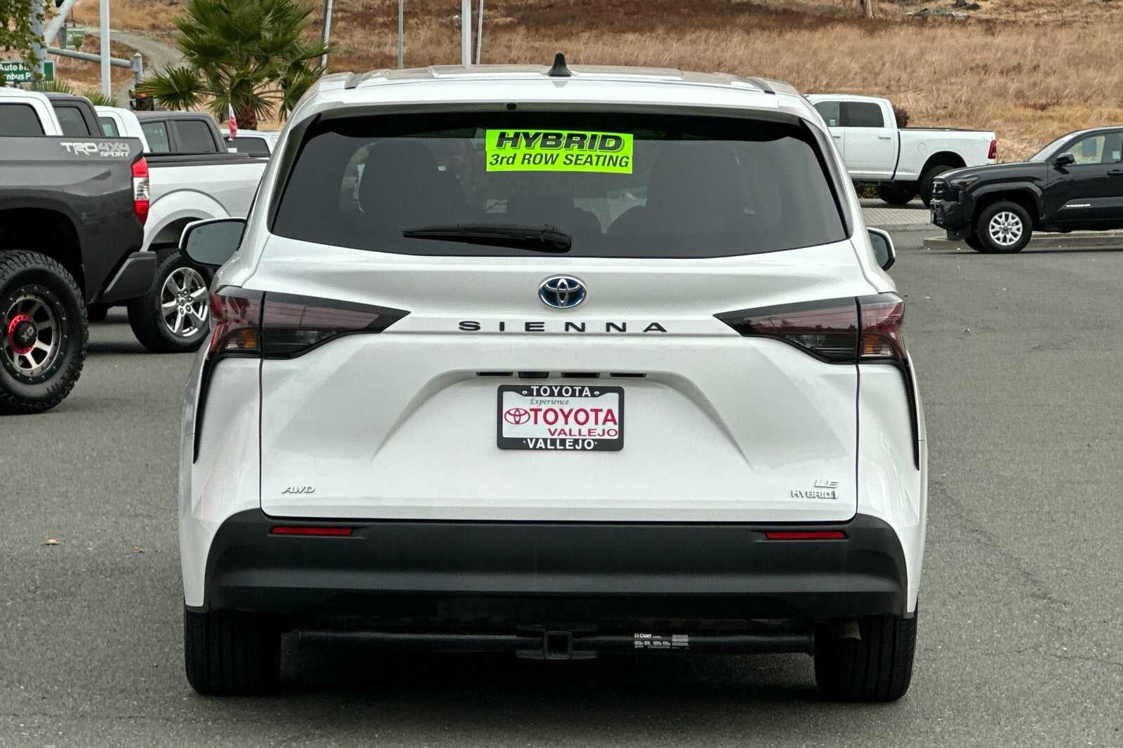 2024 Toyota Sienna LE
