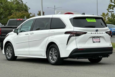 2024 Toyota Sienna LE