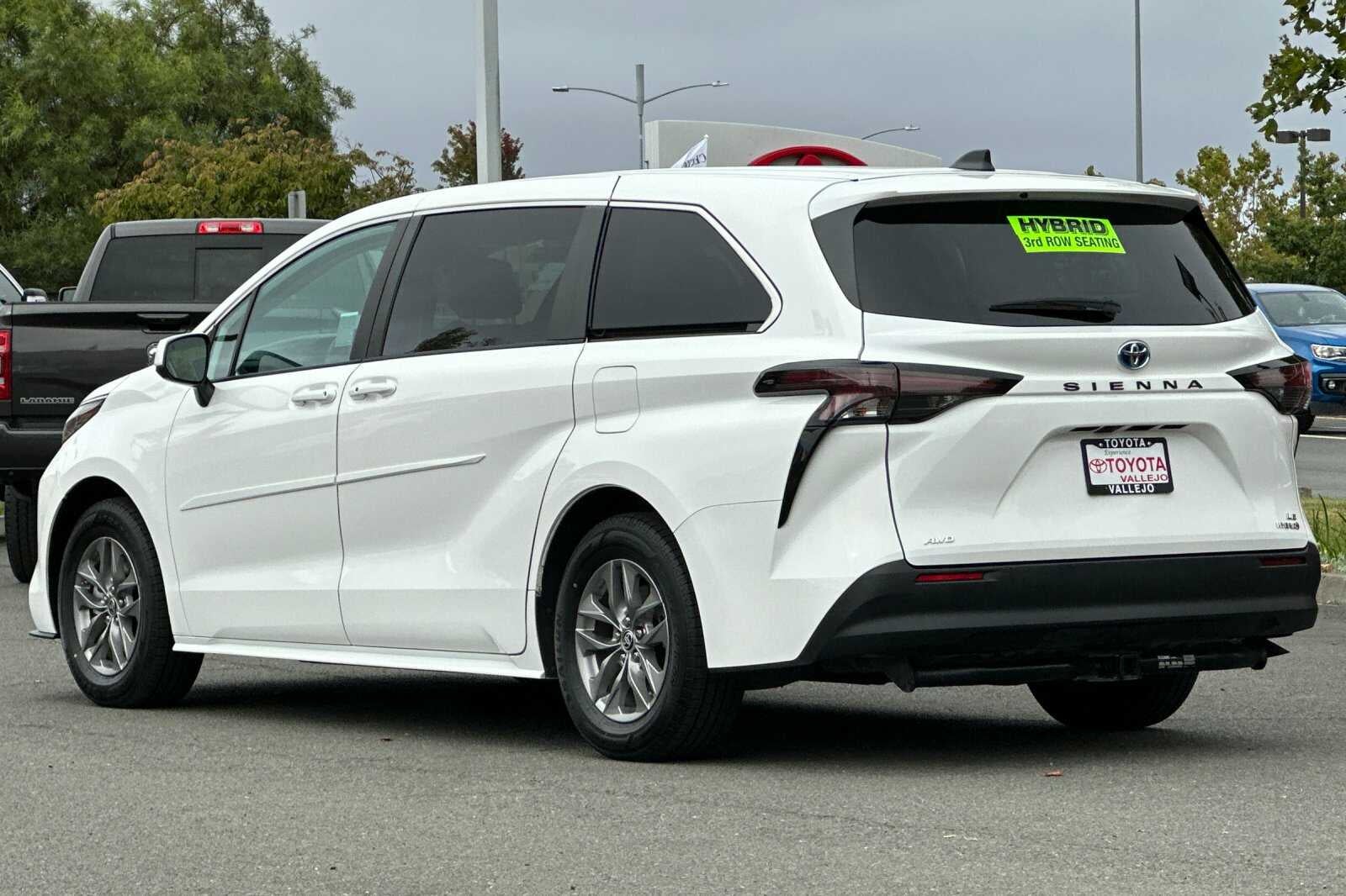2024 Toyota Sienna LE