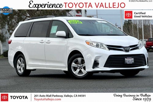 2018 Toyota Sienna LE 4D Passenger Van