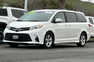 2018 Toyota Sienna LE 4D Passenger Van