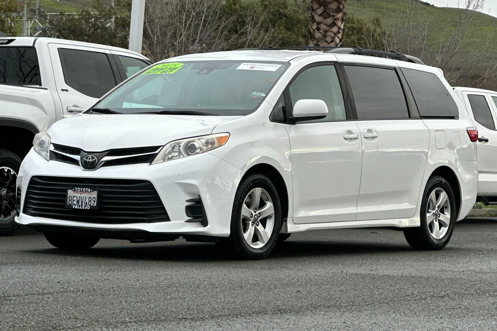2018 Toyota Sienna LE 4D Passenger Van