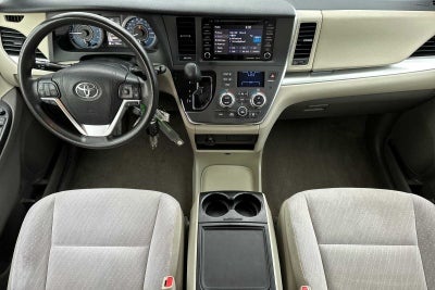2018 Toyota Sienna LE 4D Passenger Van