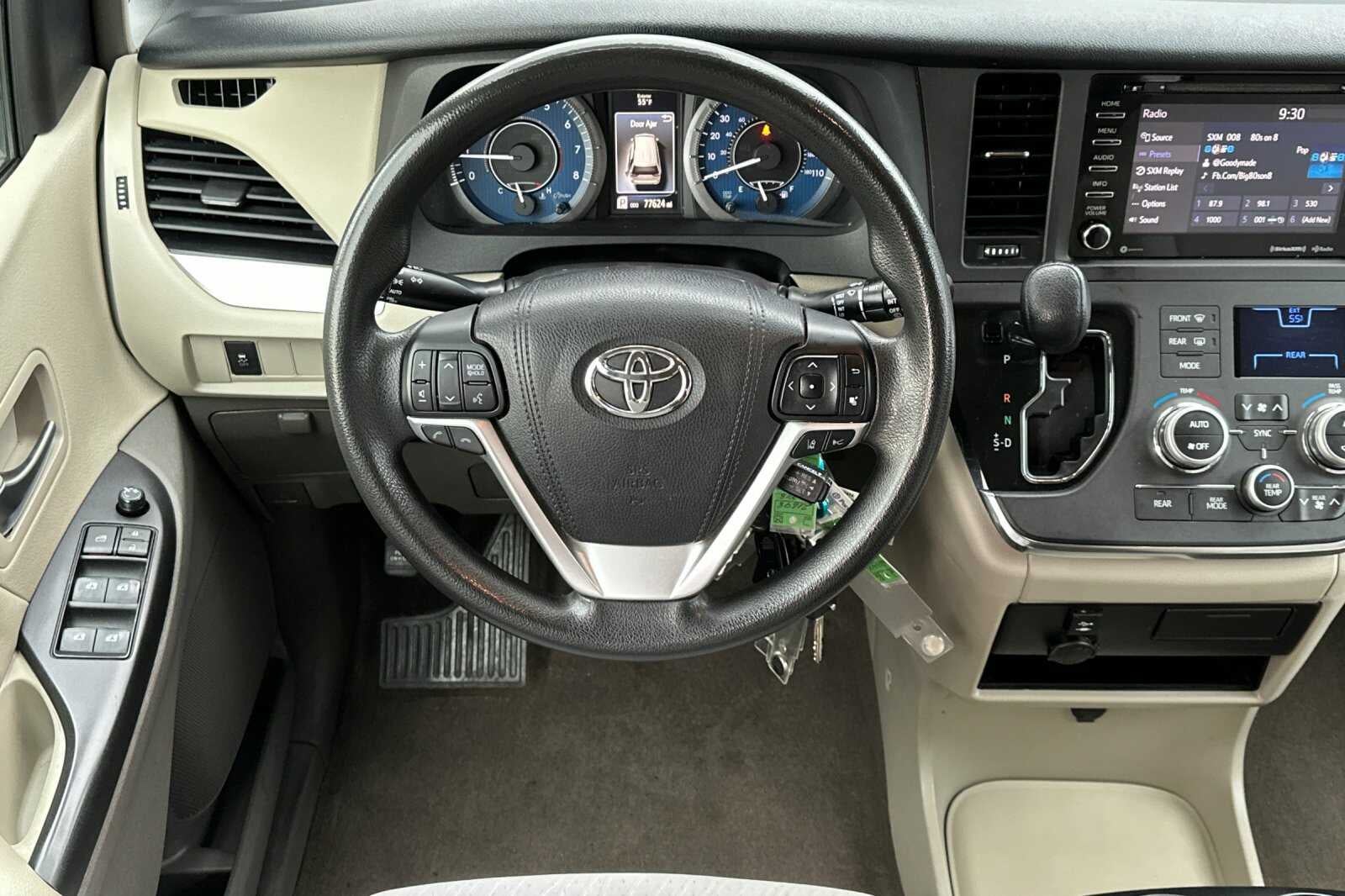 2018 Toyota Sienna LE 4D Passenger Van