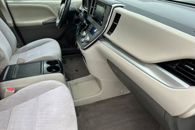 2018 Toyota Sienna LE 4D Passenger Van