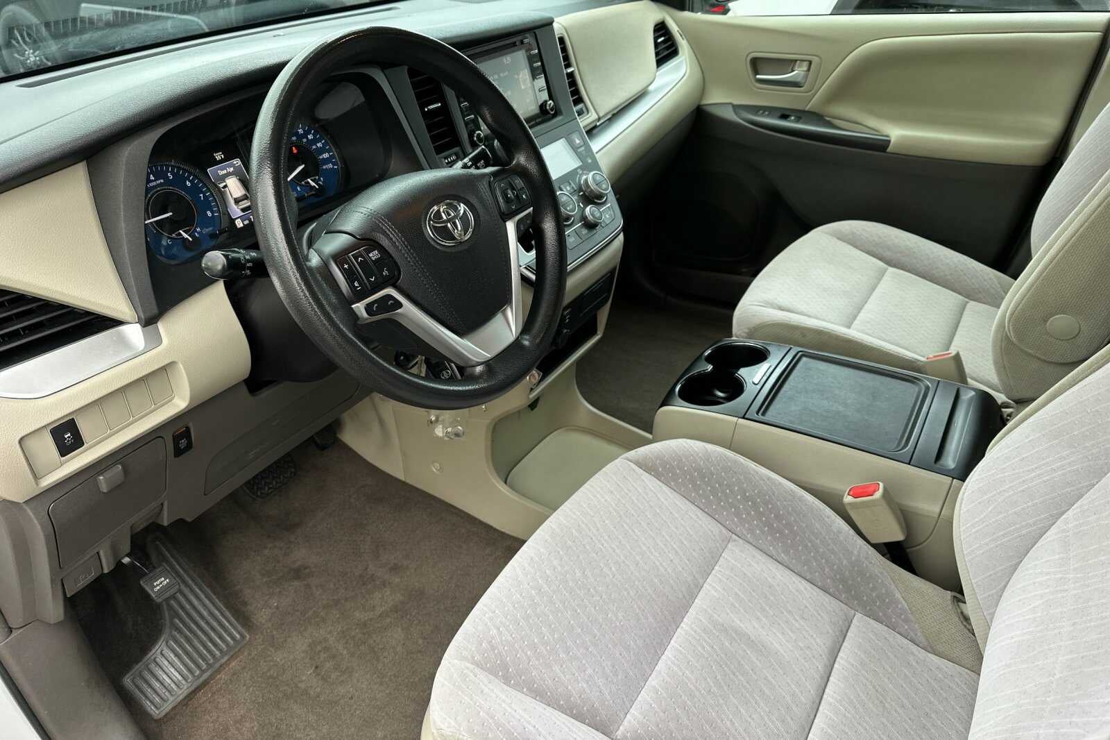 2018 Toyota Sienna LE 4D Passenger Van