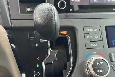 2018 Toyota Sienna LE 4D Passenger Van