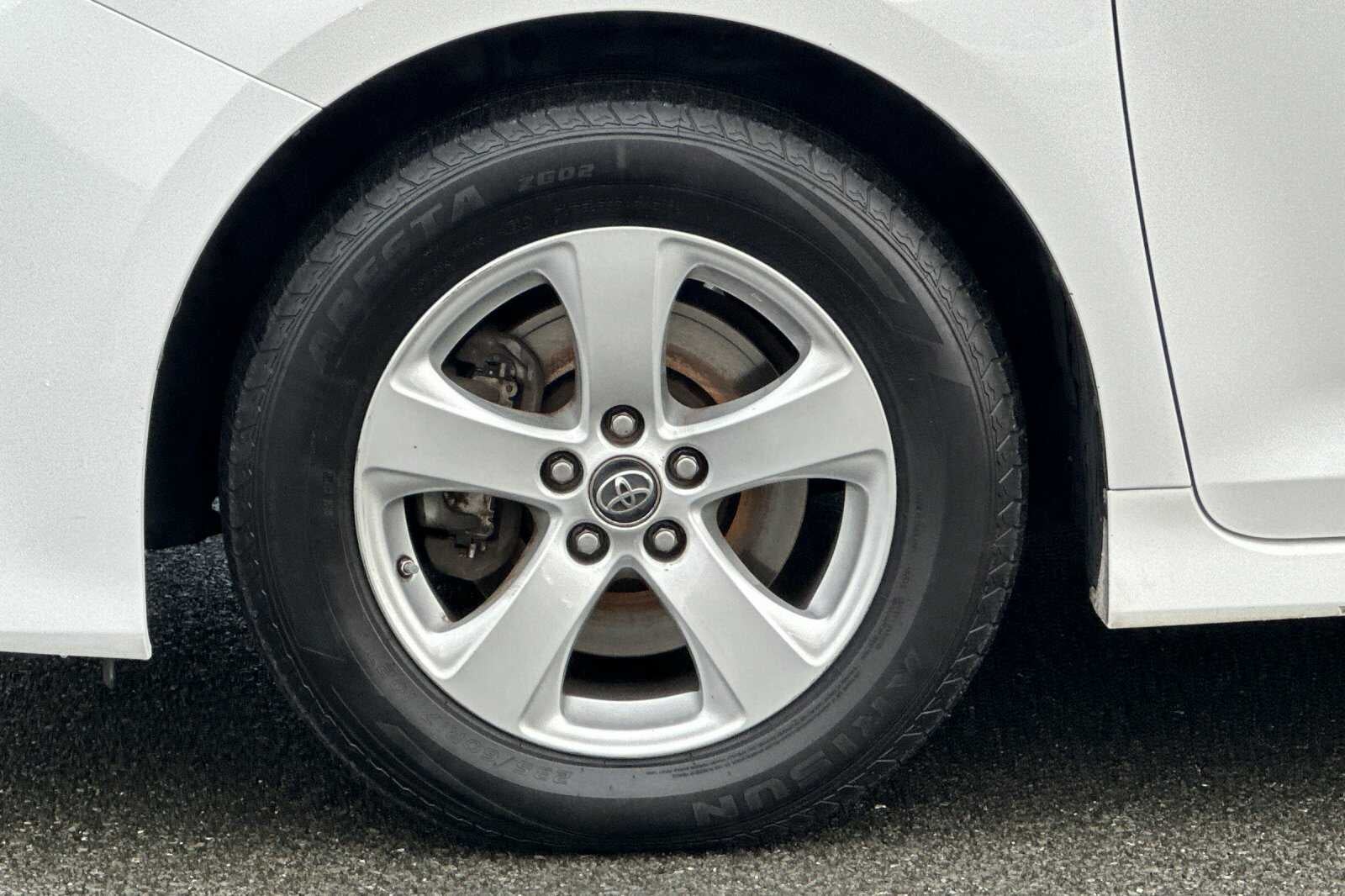 2018 Toyota Sienna LE 4D Passenger Van