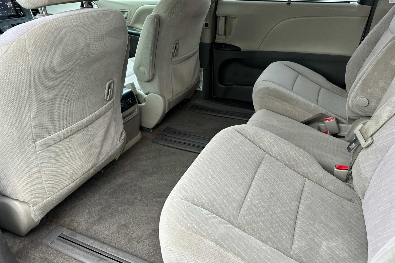 2018 Toyota Sienna LE 4D Passenger Van