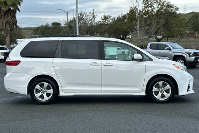 2018 Toyota Sienna LE 4D Passenger Van
