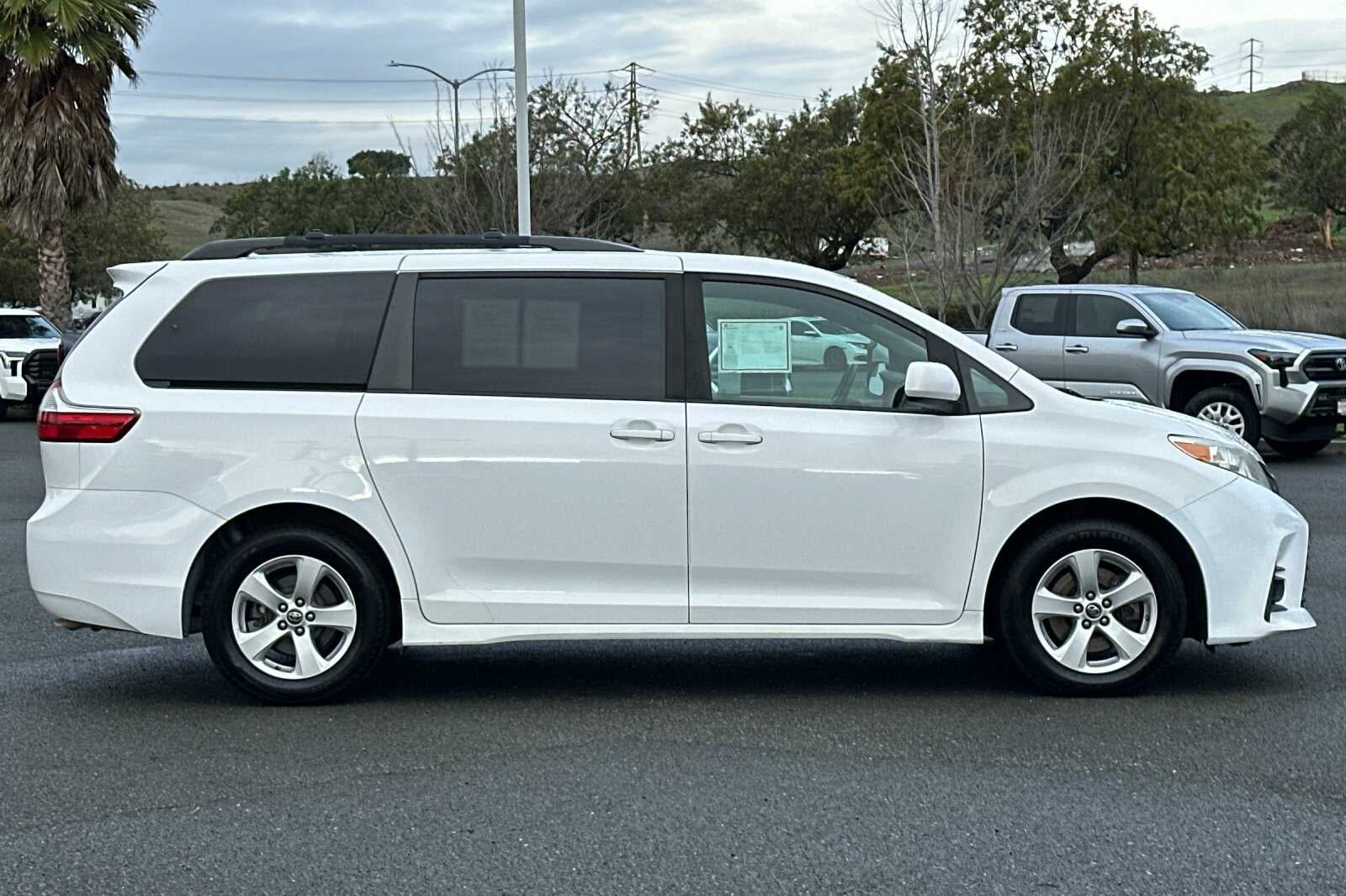 2018 Toyota Sienna LE 4D Passenger Van