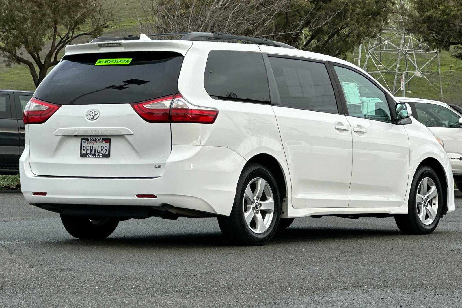 2018 Toyota Sienna LE 4D Passenger Van