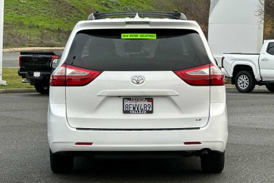 2018 Toyota Sienna LE 4D Passenger Van