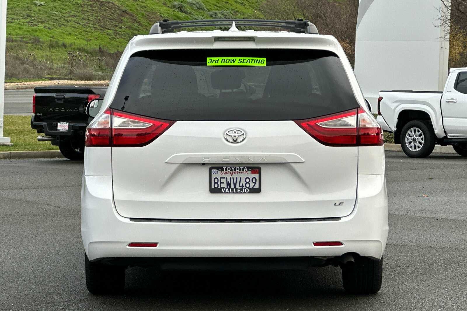 2018 Toyota Sienna LE 4D Passenger Van