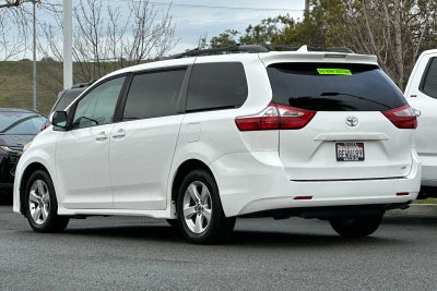 2018 Toyota Sienna LE 4D Passenger Van