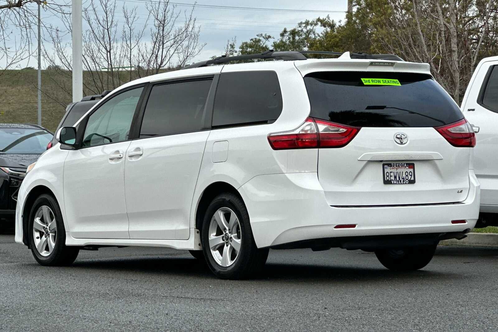 2018 Toyota Sienna LE 4D Passenger Van