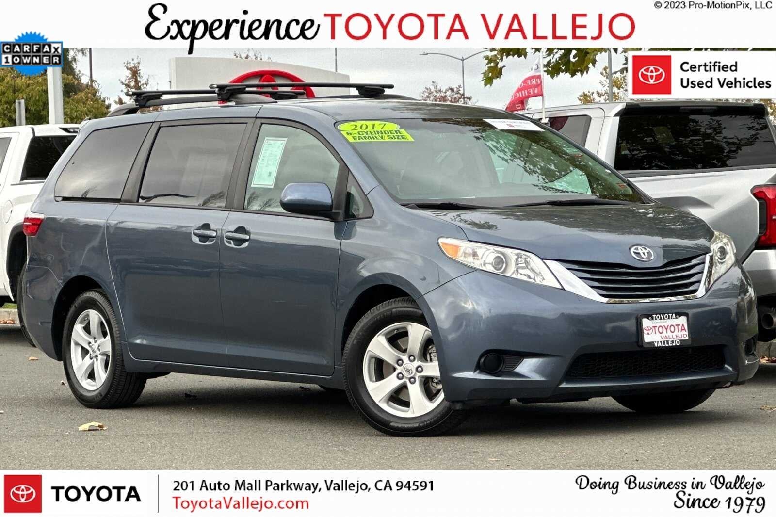 2017 Toyota Sienna LE 4D Passenger Van