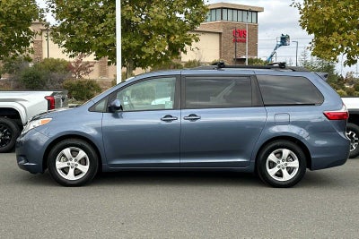2017 Toyota Sienna LE 4D Passenger Van