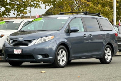 2017 Toyota Sienna LE 4D Passenger Van