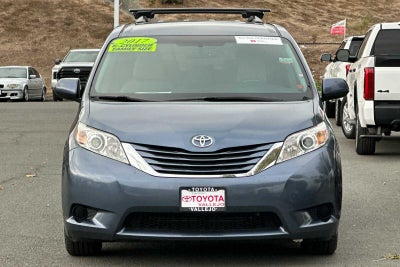 2017 Toyota Sienna LE 4D Passenger Van