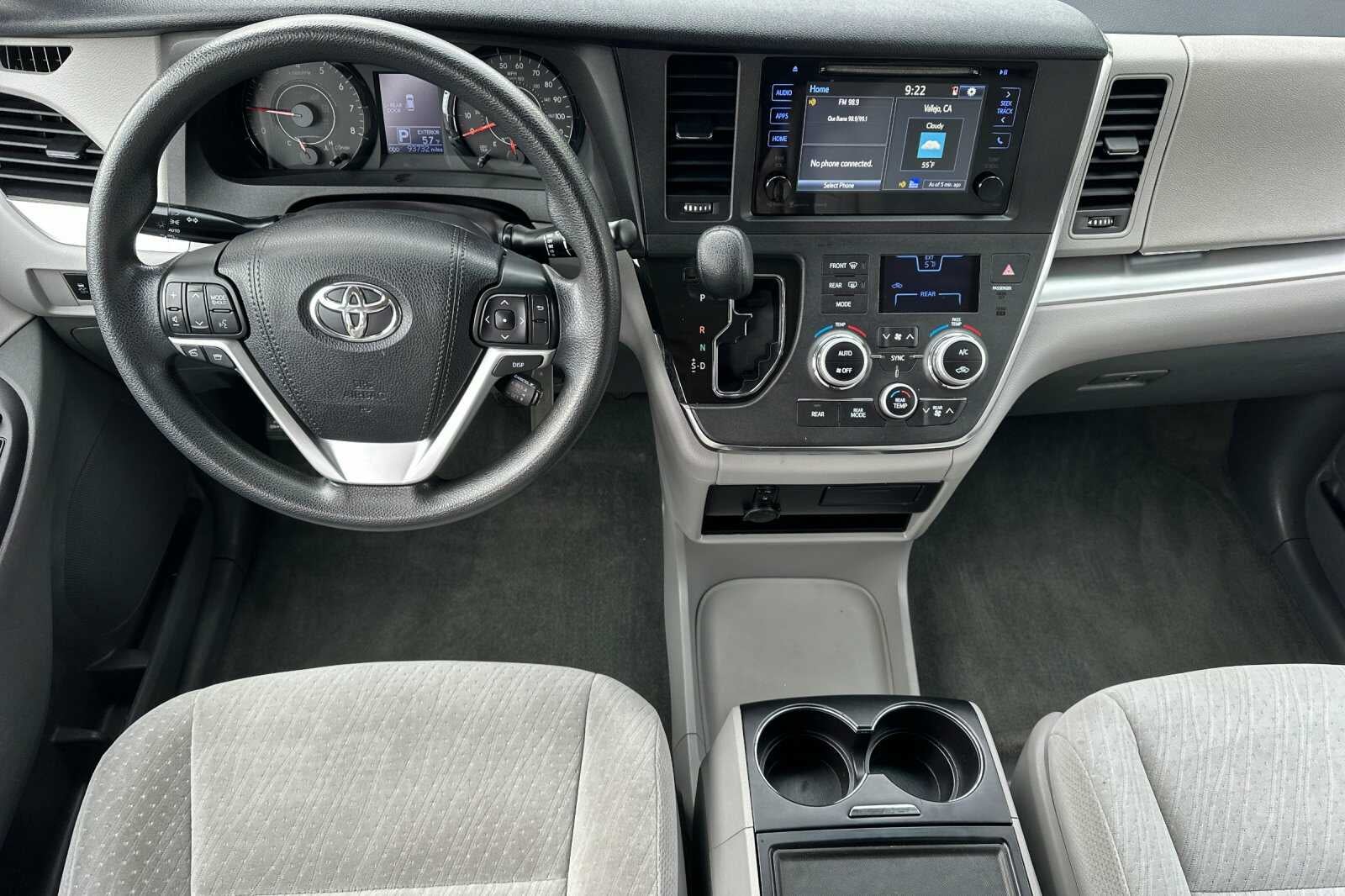 2017 Toyota Sienna LE 4D Passenger Van
