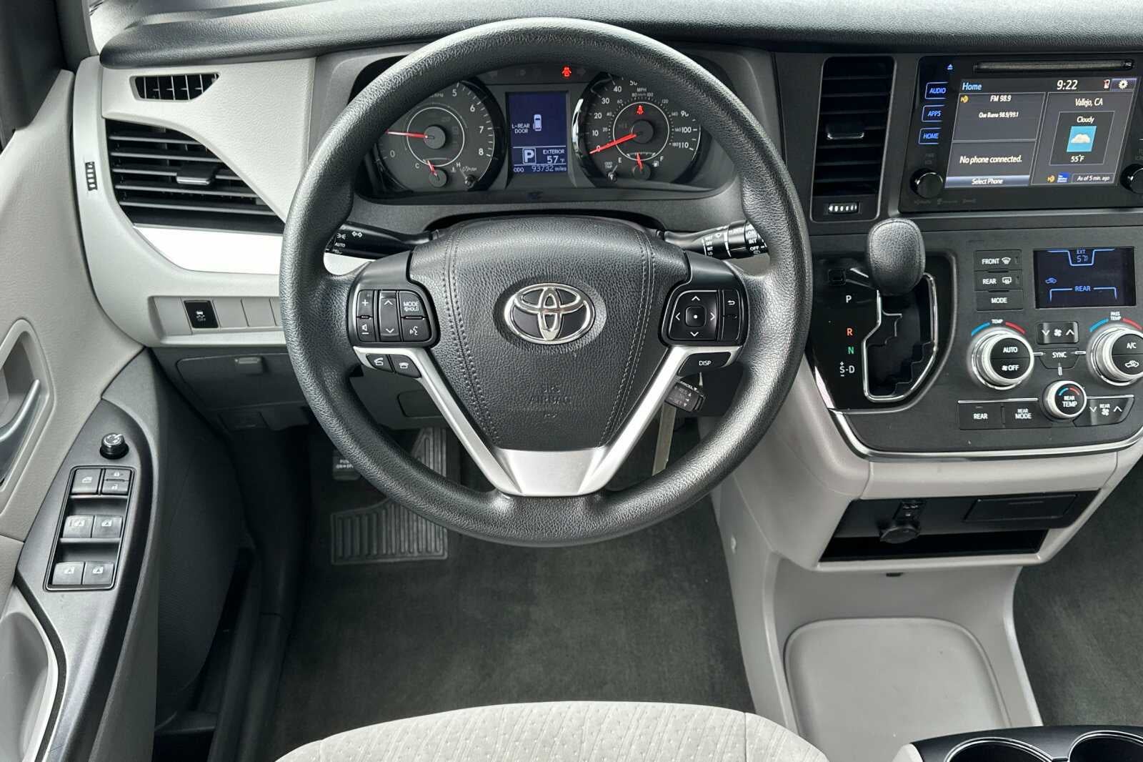 2017 Toyota Sienna LE 4D Passenger Van