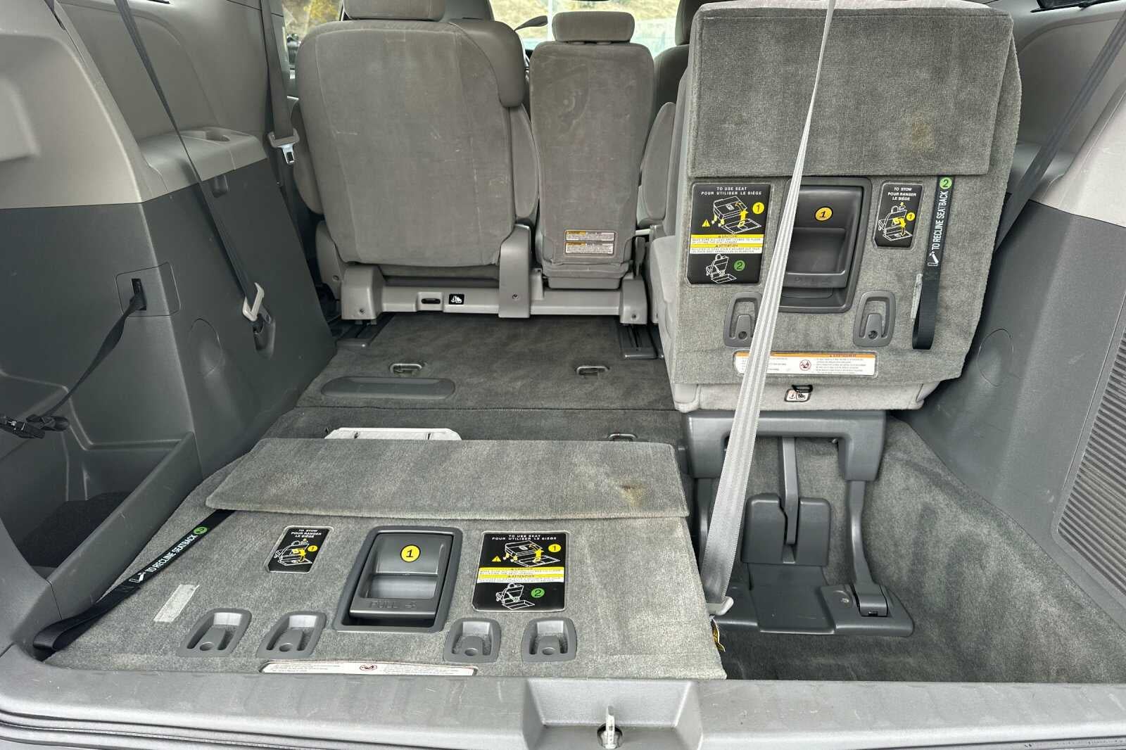 2017 Toyota Sienna LE 4D Passenger Van
