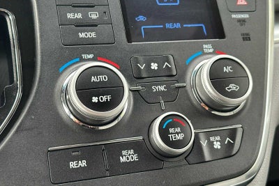 2017 Toyota Sienna LE 4D Passenger Van
