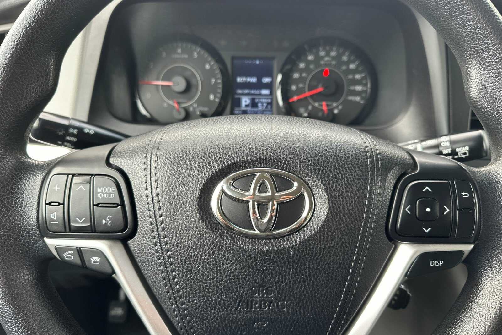 2017 Toyota Sienna LE 4D Passenger Van