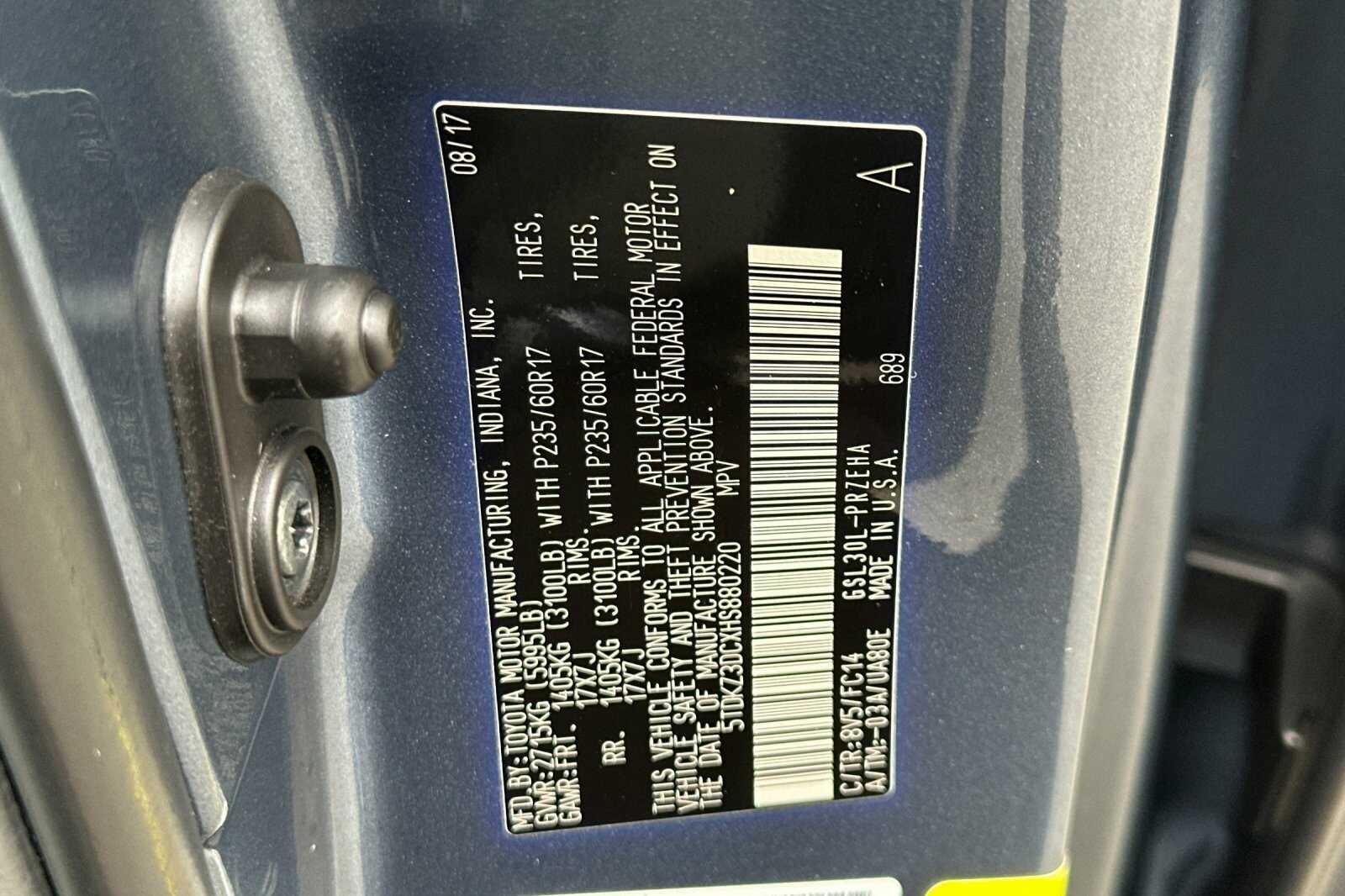 2017 Toyota Sienna LE 4D Passenger Van