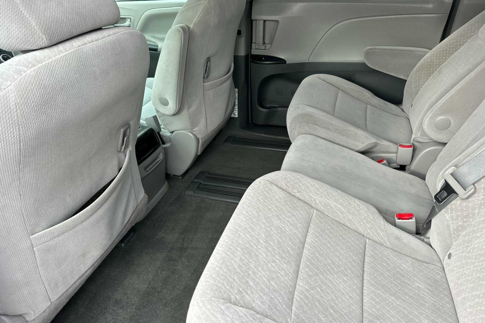 2017 Toyota Sienna LE 4D Passenger Van