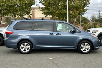 2017 Toyota Sienna LE 4D Passenger Van
