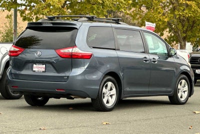 2017 Toyota Sienna LE 4D Passenger Van