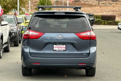 2017 Toyota Sienna LE 4D Passenger Van