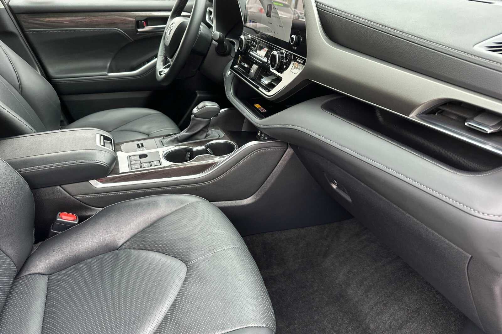 2026 Toyota Highlander Hybrid Limited