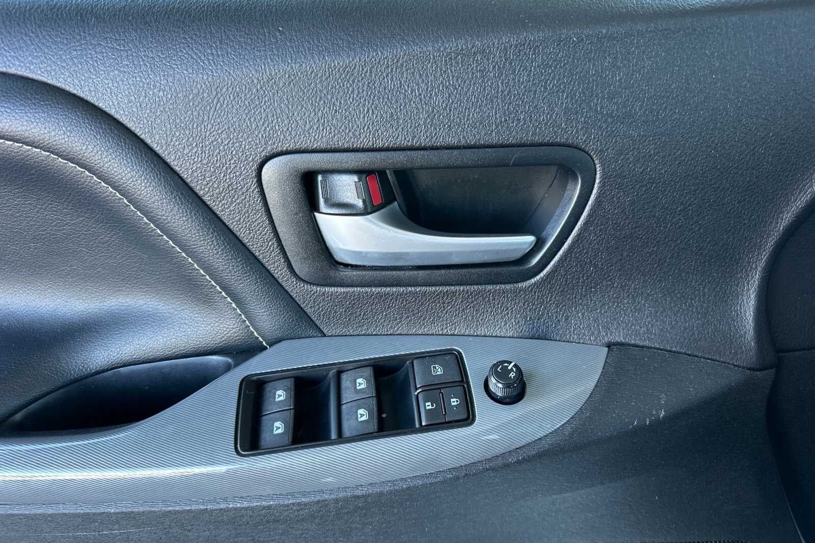 2015 Toyota Sienna 8 Passenger SE