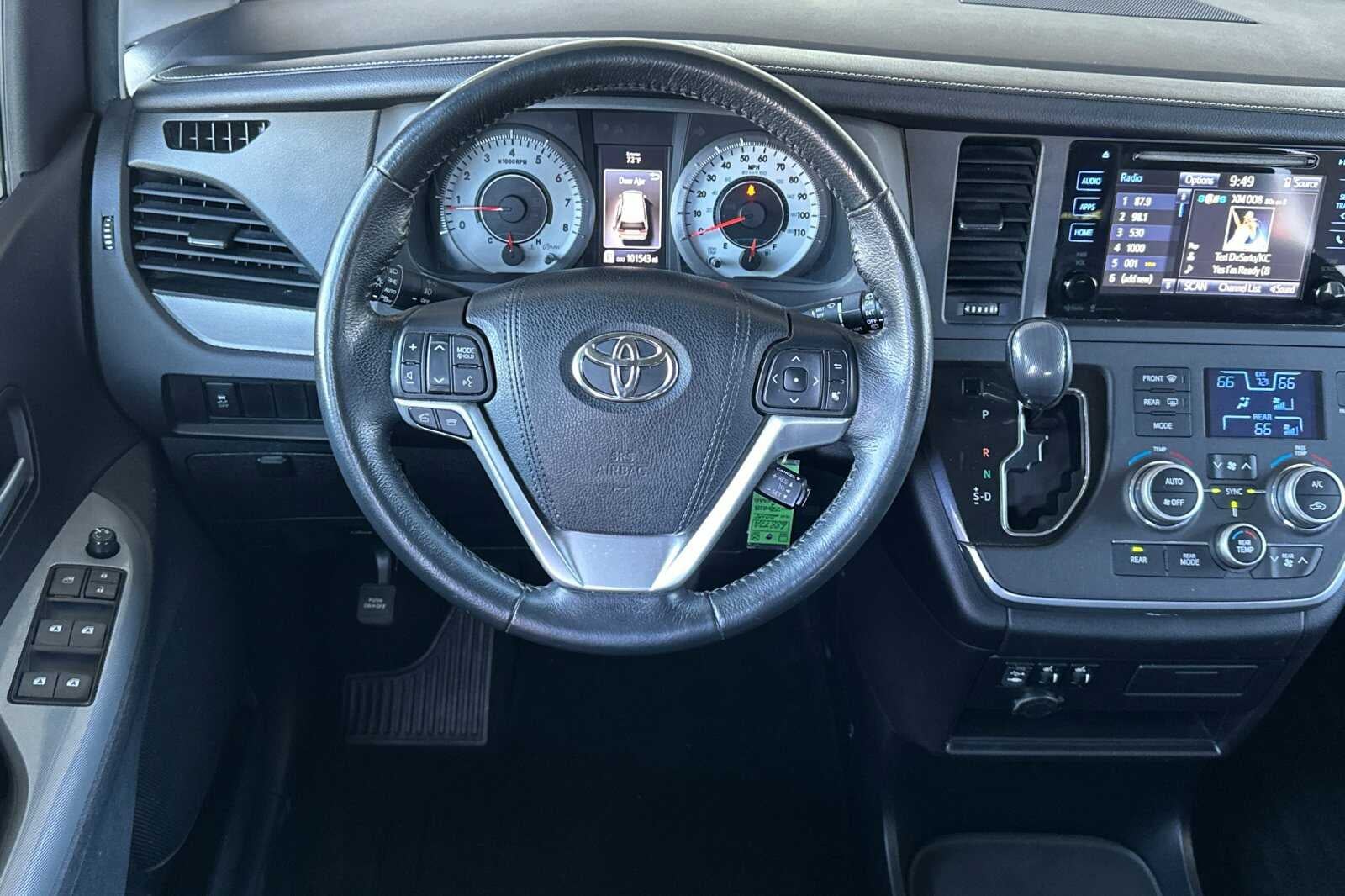 2015 Toyota Sienna 8 Passenger SE