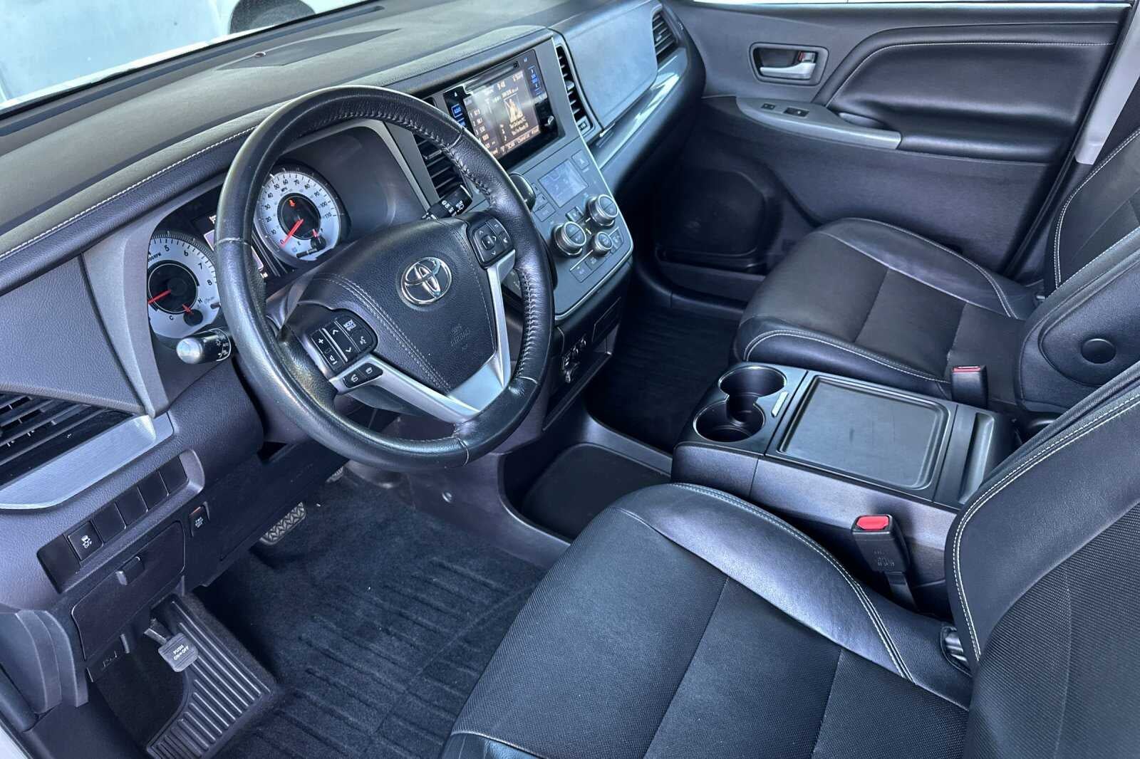 2015 Toyota Sienna 8 Passenger SE