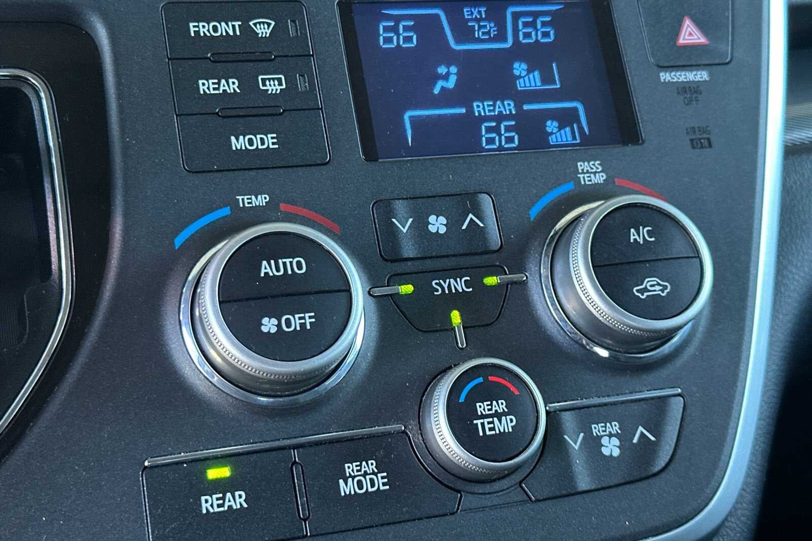 2015 Toyota Sienna 8 Passenger SE