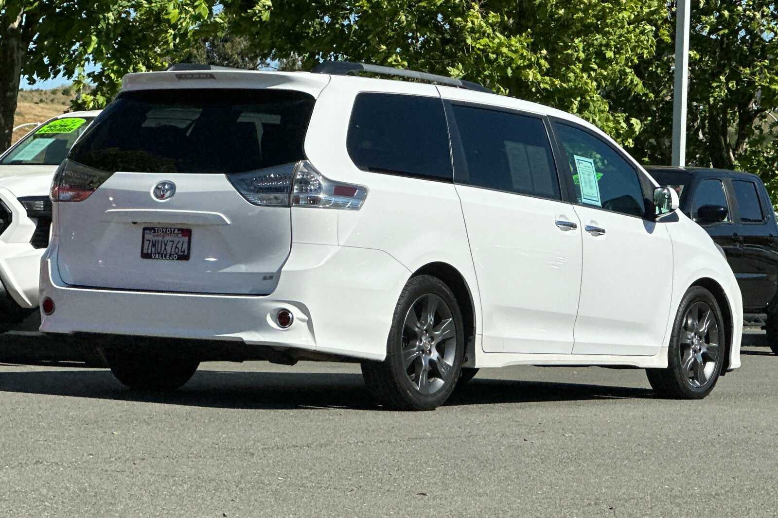 2015 Toyota Sienna 8 Passenger SE