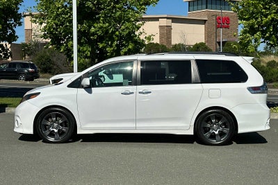 2015 Toyota Sienna 8 Passenger SE