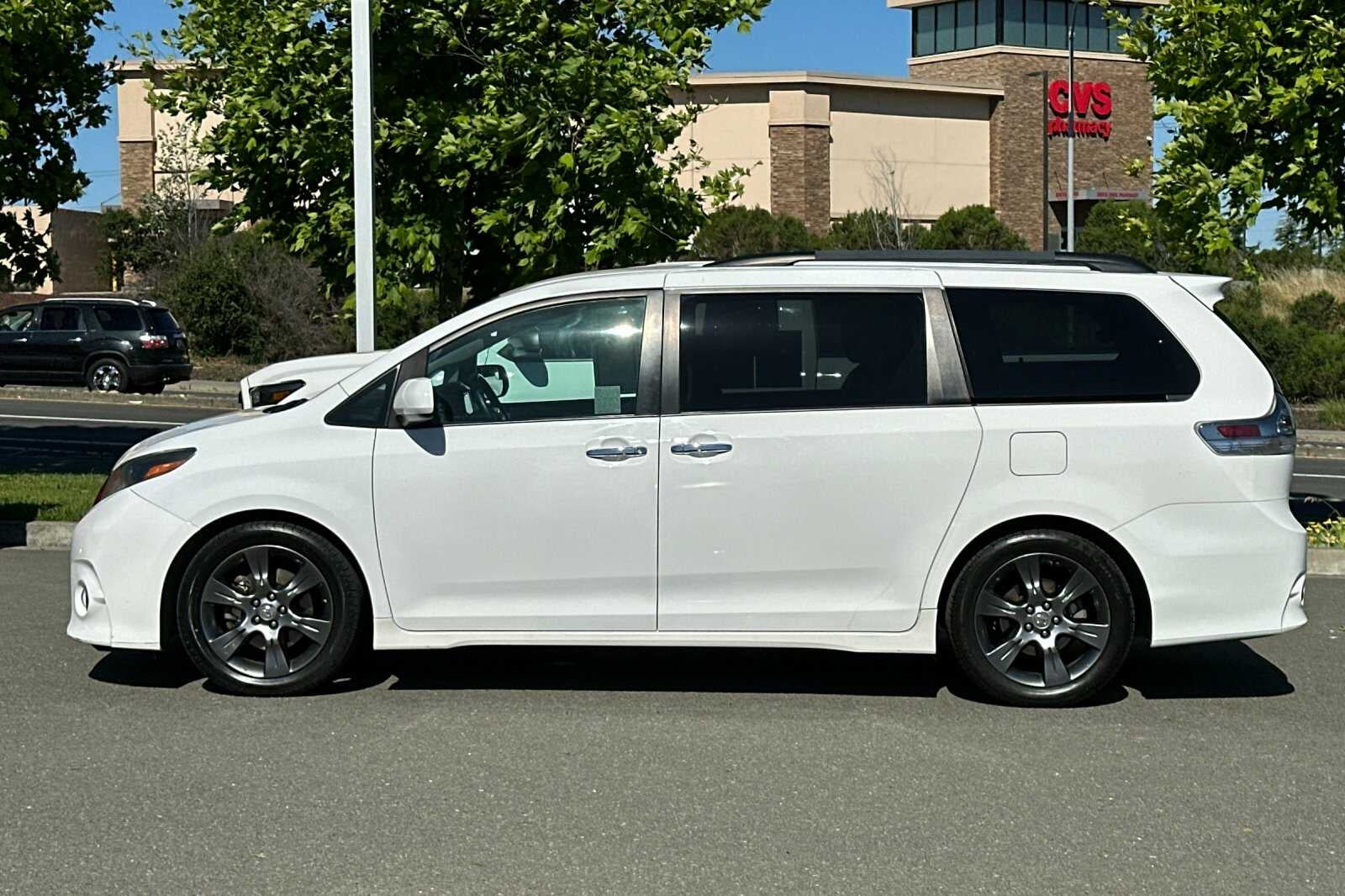 2015 Toyota Sienna 8 Passenger SE