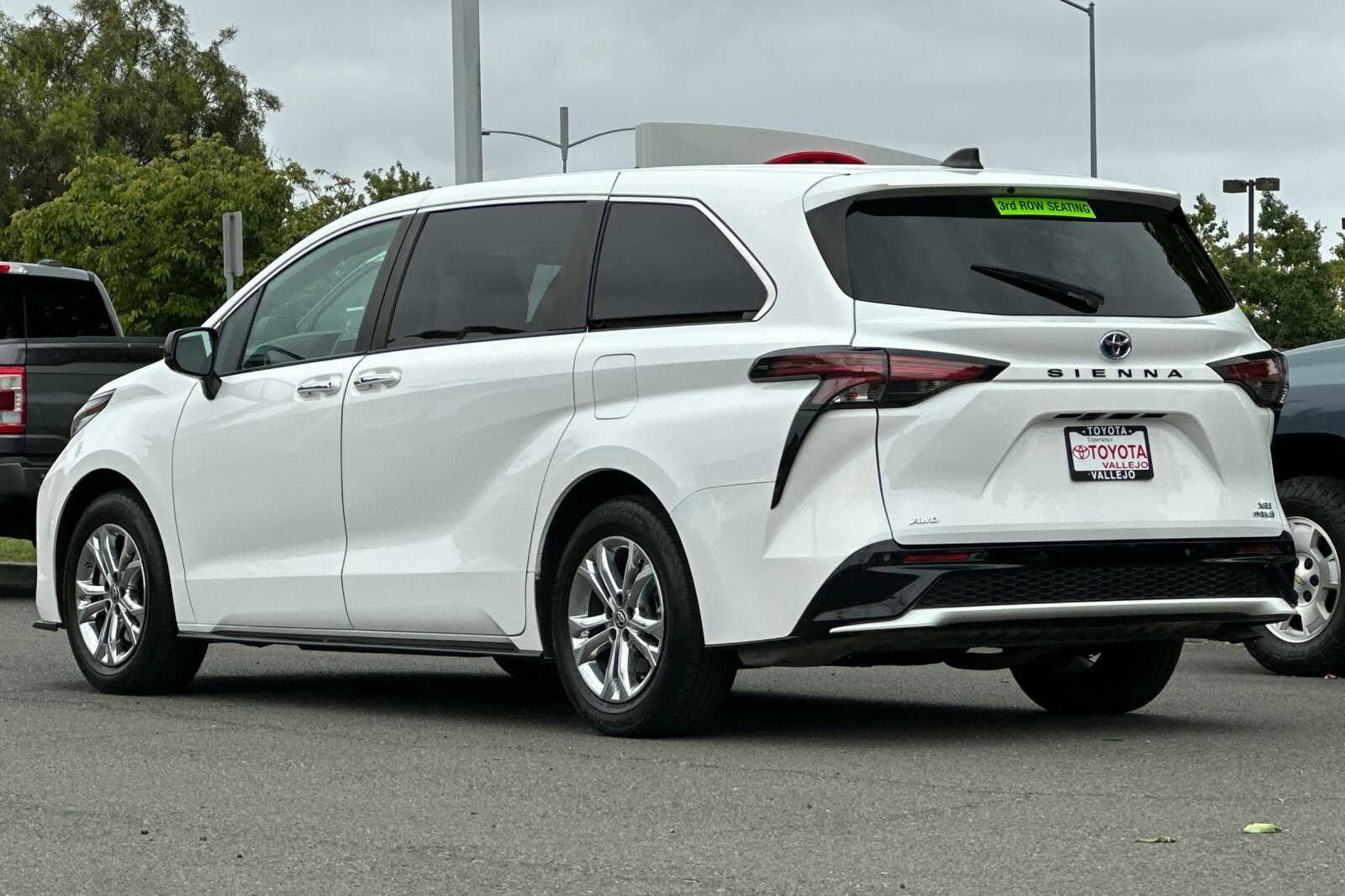 2023 Toyota Sienna XSE 4D Passenger Van