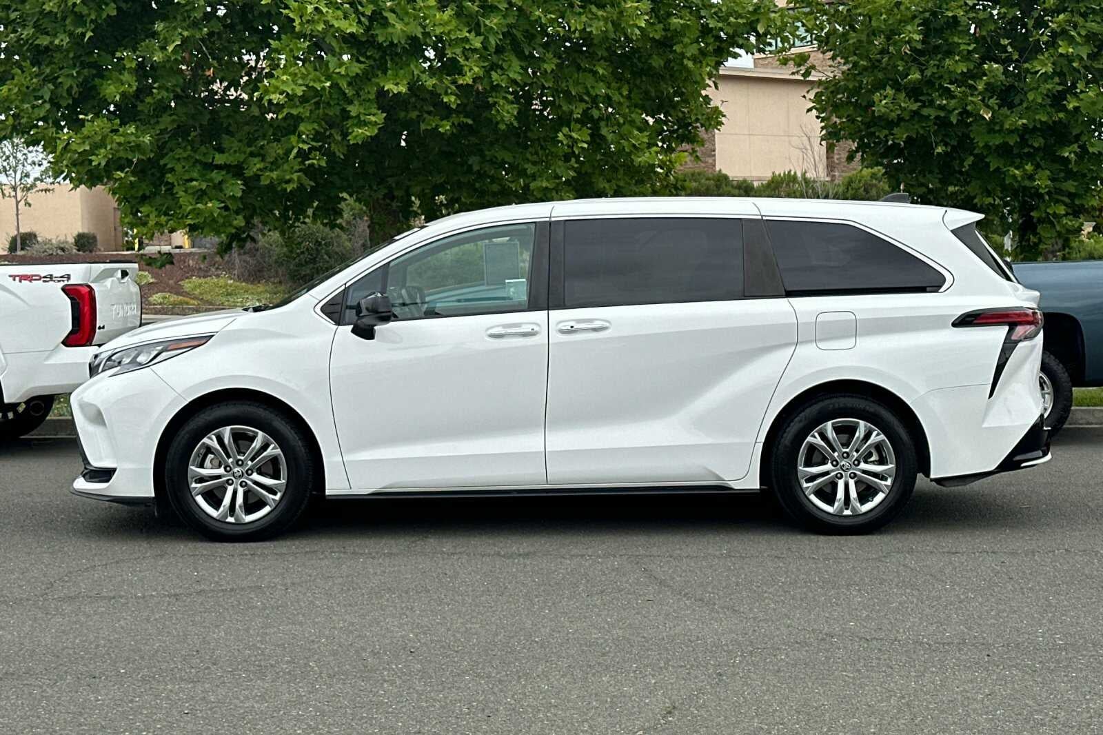2023 Toyota Sienna XSE 4D Passenger Van